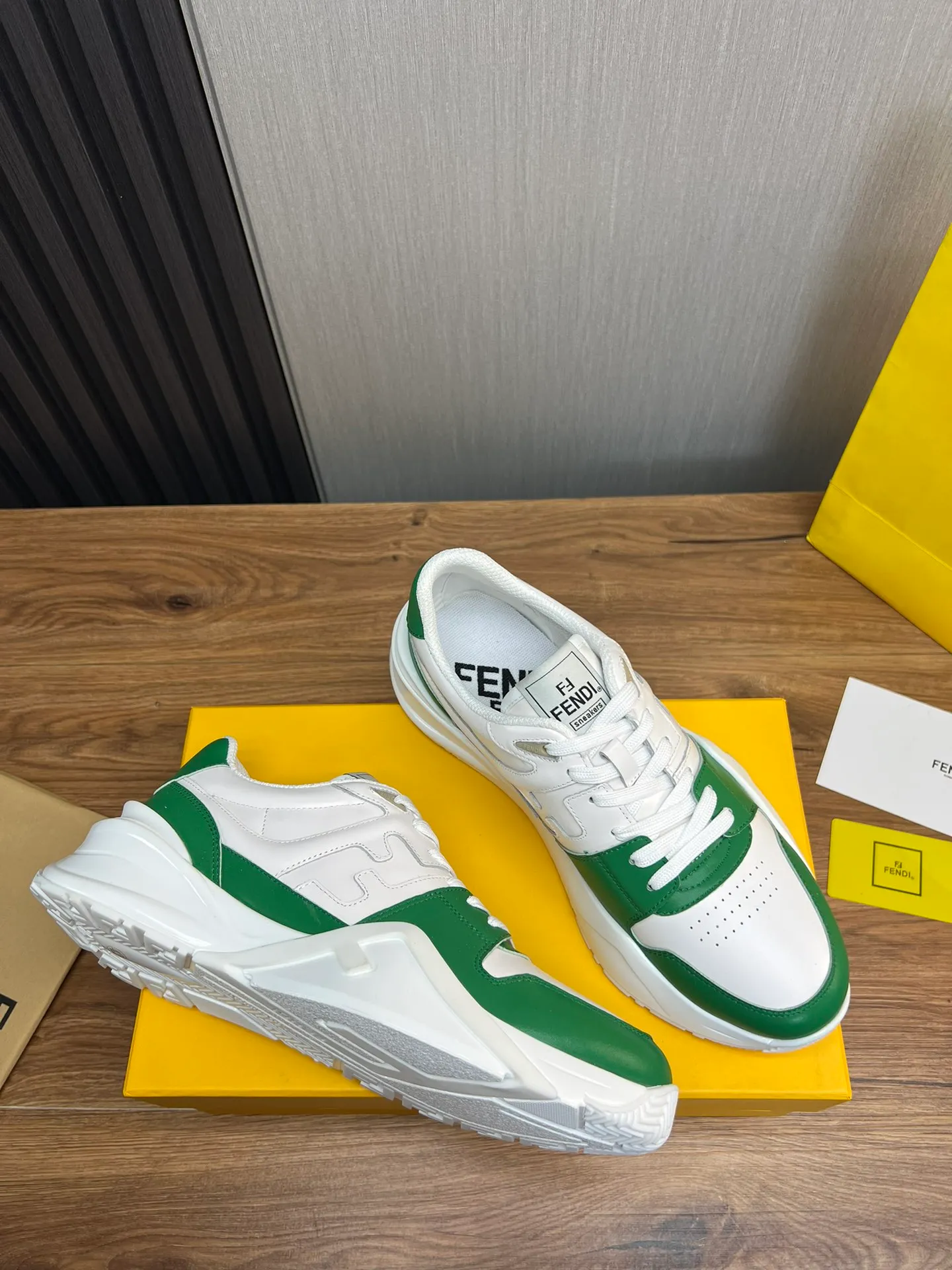 Men's shoes 💰520💰 Fendi [Fendi] hot style is on the market 🔥Fashionable casual men's shoes 🔱 Made of original cowhide + breathable mesh lining + sheepskin feet, perfect shape, top quality, you deserve it 🔜Original outsole, ultra-light, non-slip and wear-resistant 👣 Standard size 38-44 (customized in 45)